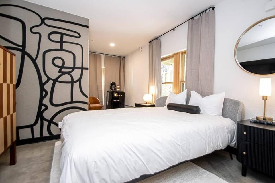 Bed, TV and multimedia, Coffee/tea facilities, Seating area