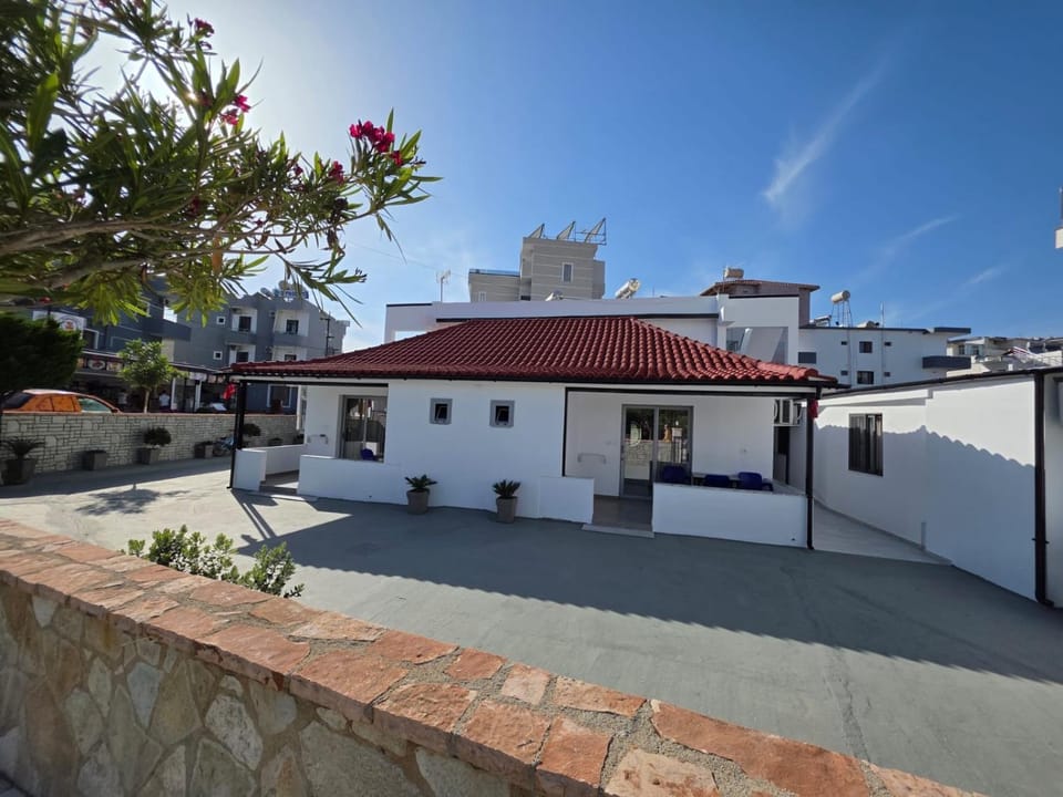 Property building, Day