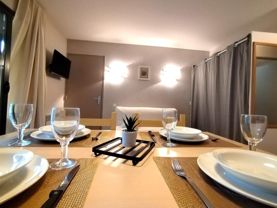 Arreau Appartement T1bis avec terrasse et piscine Apartment in Arreau