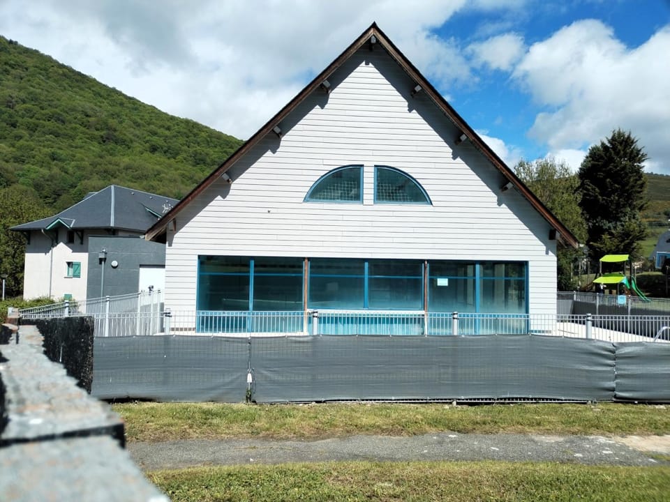 Arreau Appartement T1bis avec terrasse et piscine Apartment in Arreau