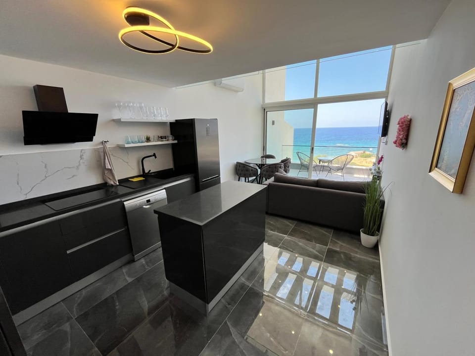 Kitchen or kitchenette, Dining area, Sea view, stove