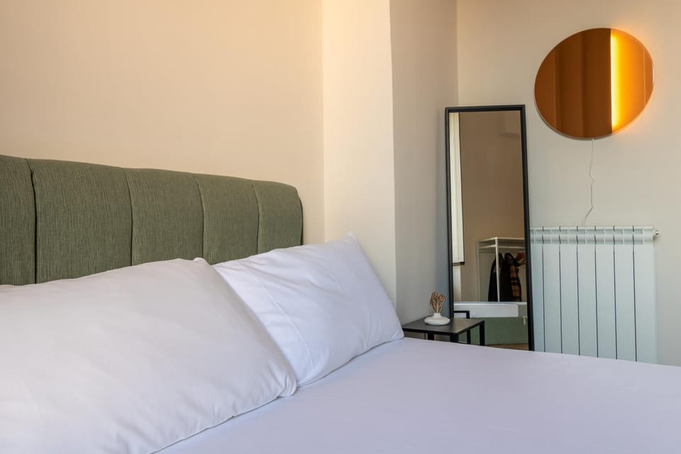 Bed, Photo of the whole room