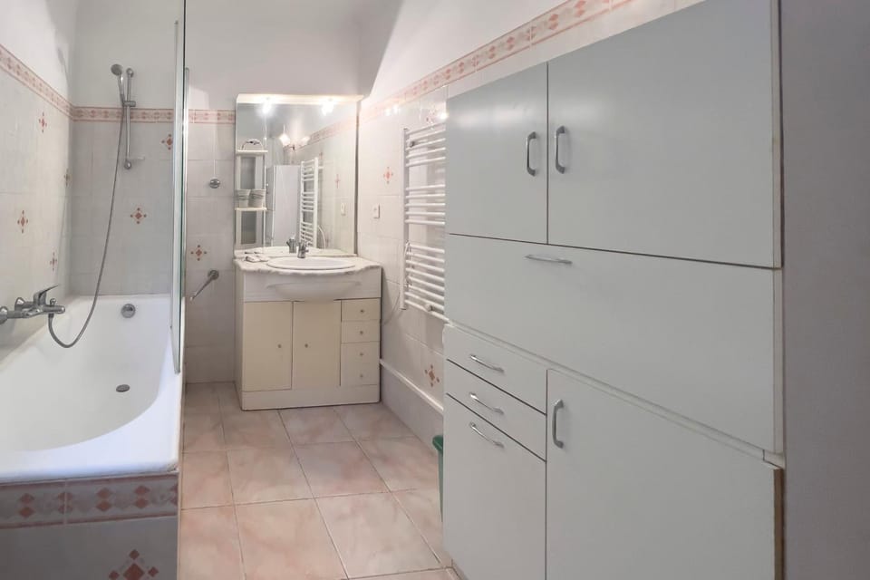 Bathroom, Bath