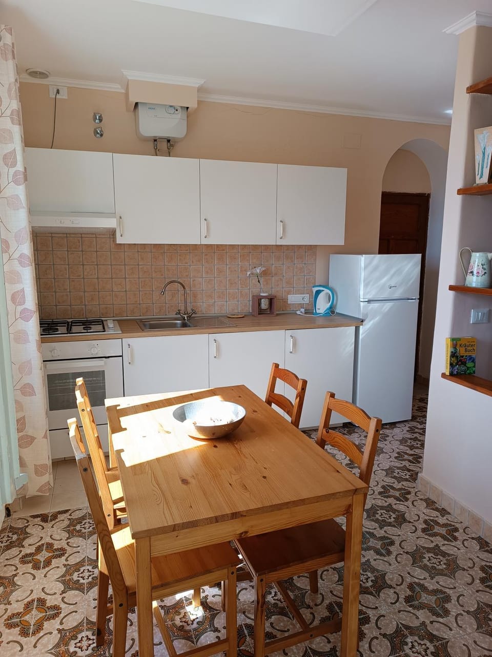 Kitchen or kitchenette, Dining area, oven, stove
