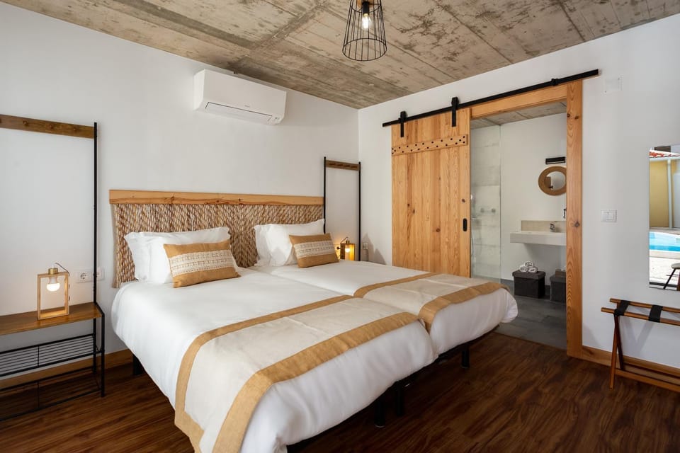 Bed, Bedroom, Facility for disabled guests