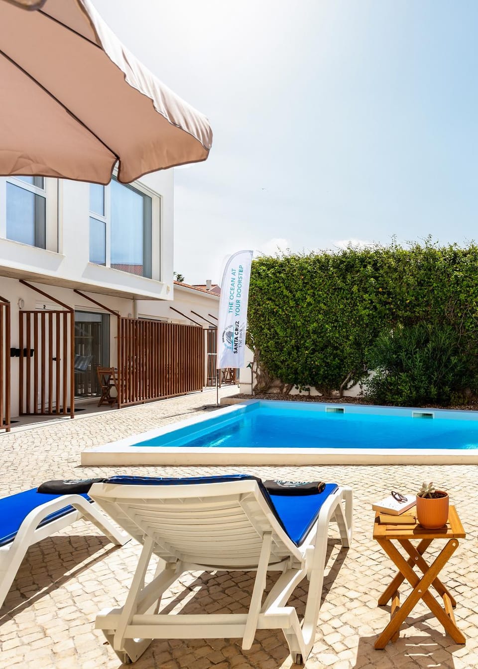 Property building, Swimming pool, sunbed