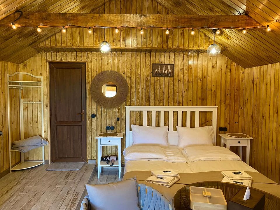 Bed, Living room, Photo of the whole room, Seating area, Bedroom