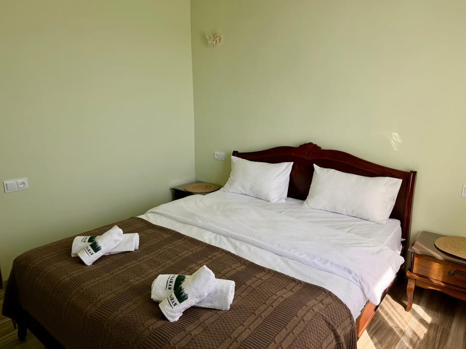 Bed, Bedroom, towels