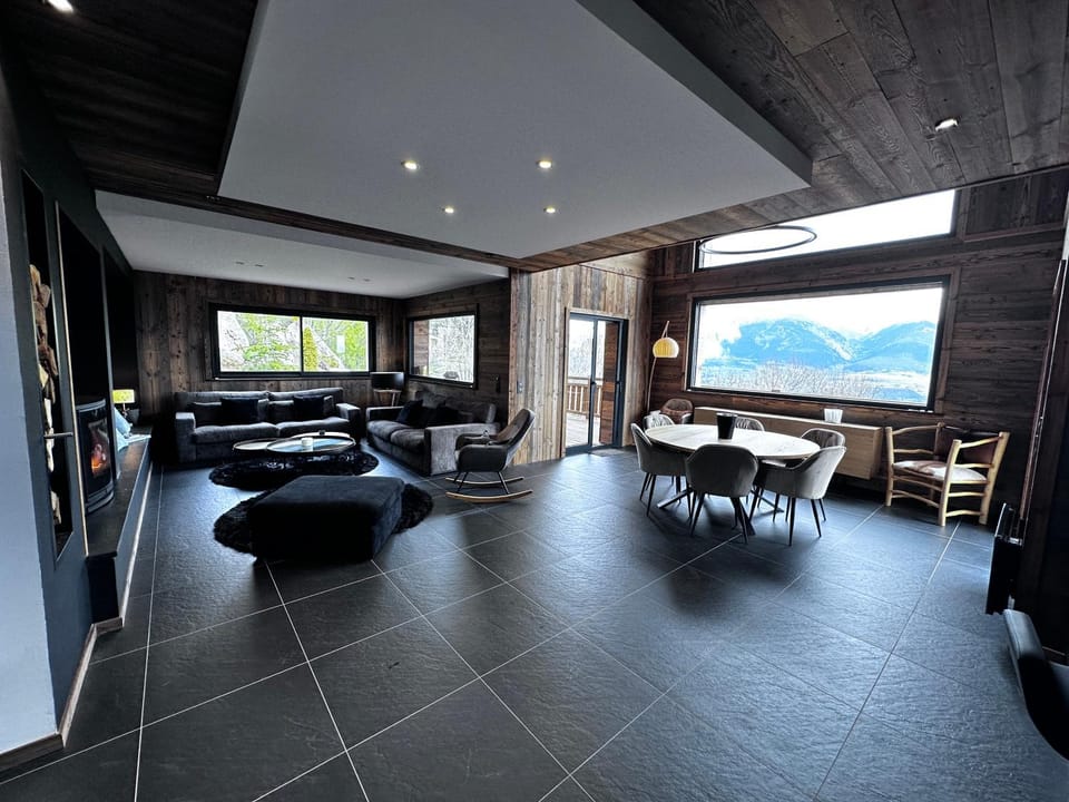 Natural landscape, TV and multimedia, Living room, Dining area, fireplace