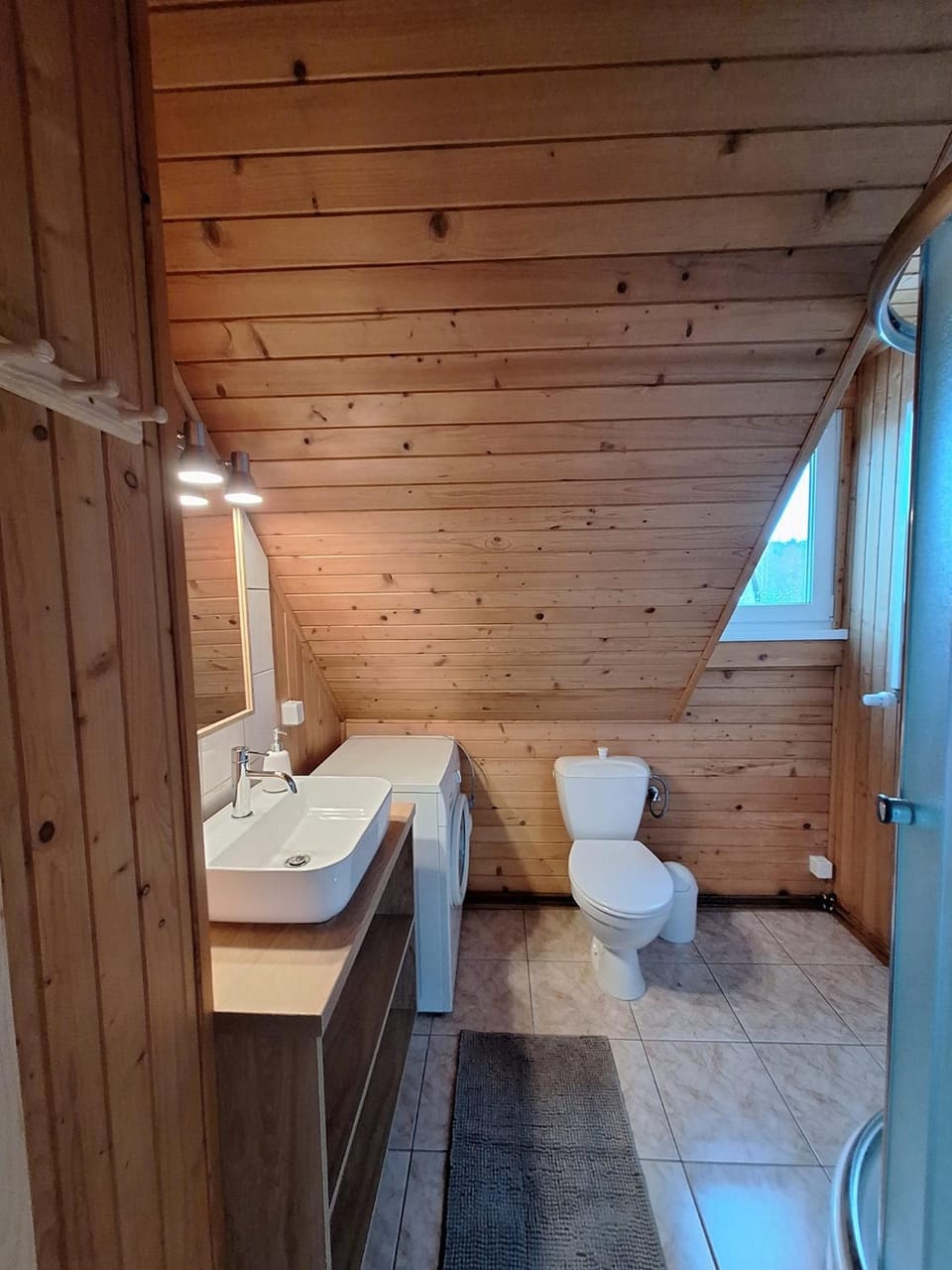 Toilet, Bathroom, towels