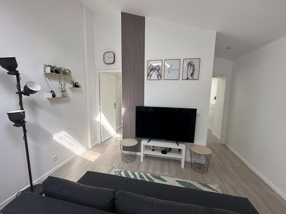 Communal lounge/ TV room, TV and multimedia, Living room