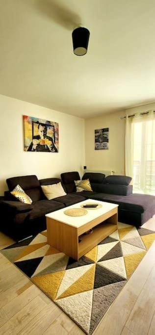 All comfort -Parking&Fibre #WelcomeHome Gare Colombes Apartment in Île-de-France