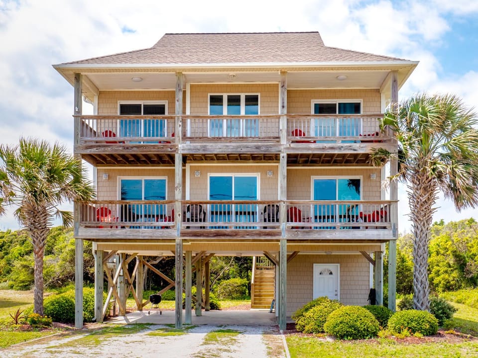Pelican Palms House in North Topsail Beach
