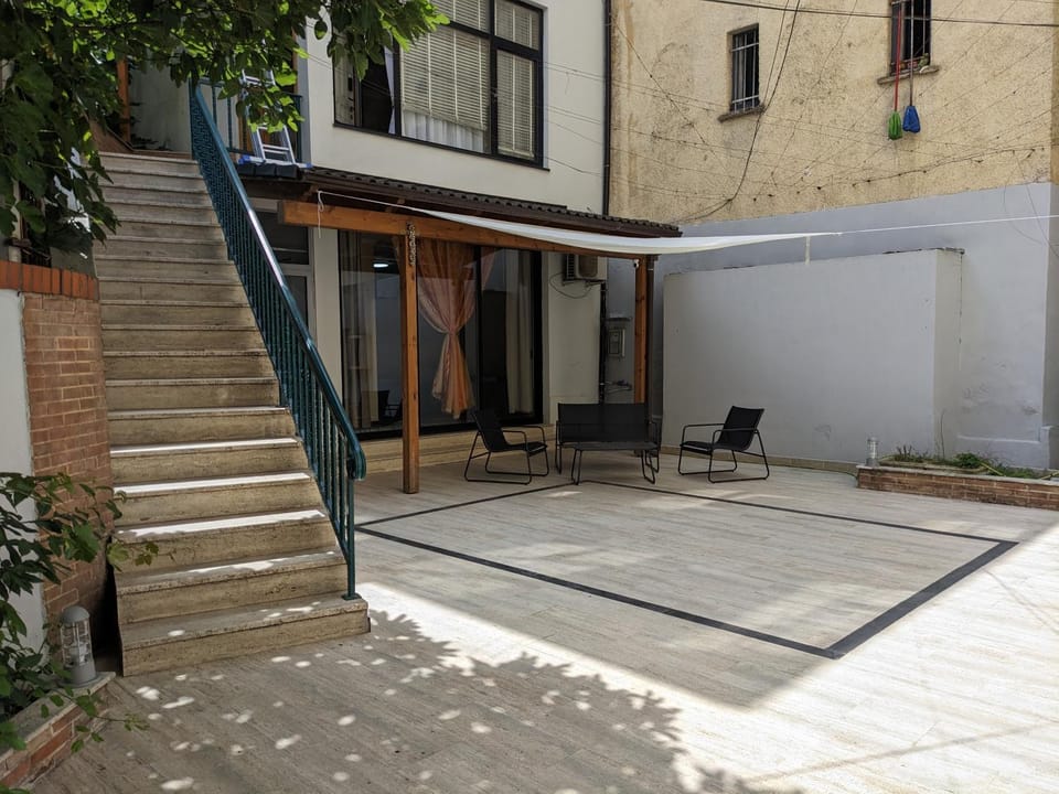 Property building, Garden, Balcony/Terrace