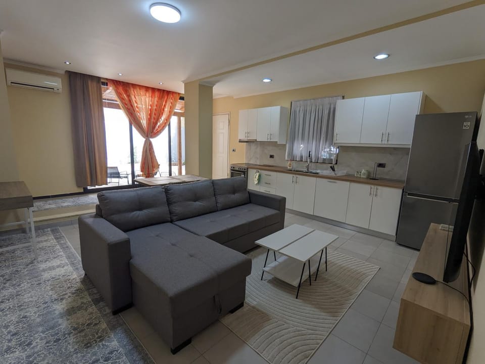 TV and multimedia, Kitchen or kitchenette, Seating area