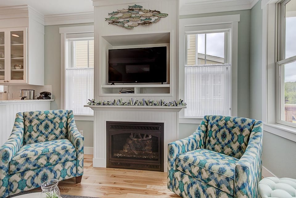TV and multimedia, Living room, Seating area, Evening entertainment
