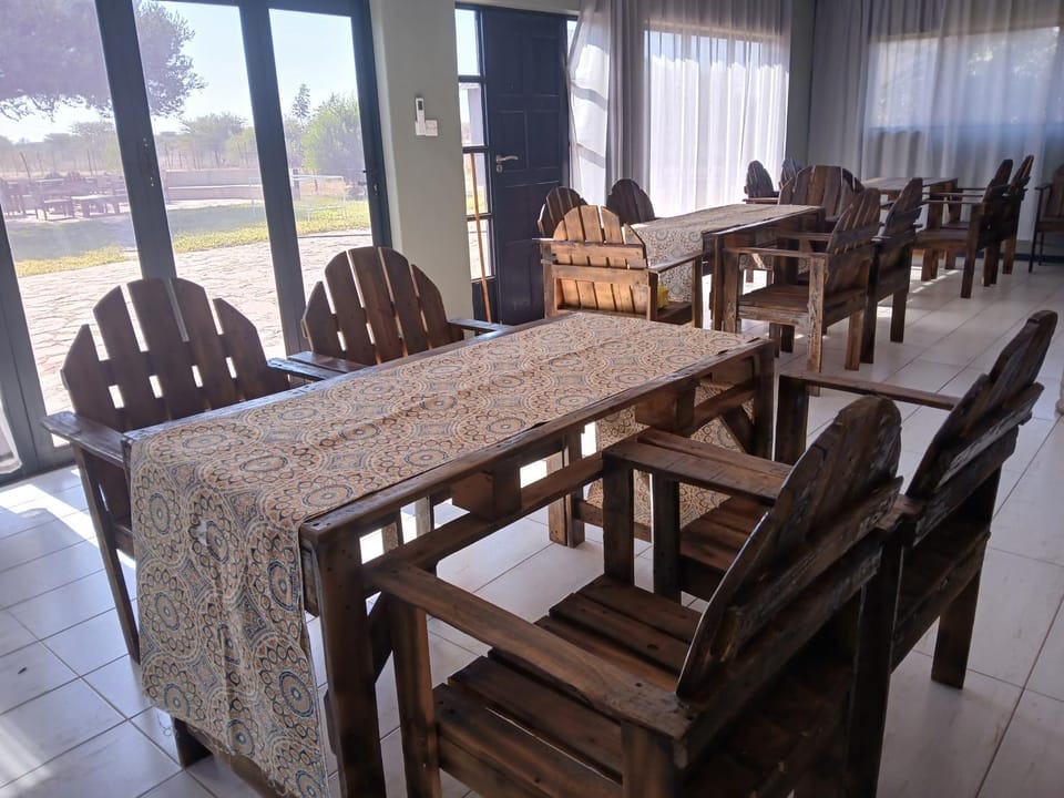 Restaurant/places to eat, Dining area, Breakfast