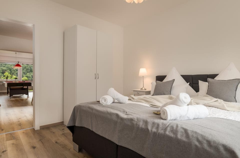 Bed, Photo of the whole room, Bedroom, towels