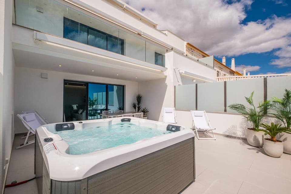 Hot Tub, Balcony/Terrace, sunbed