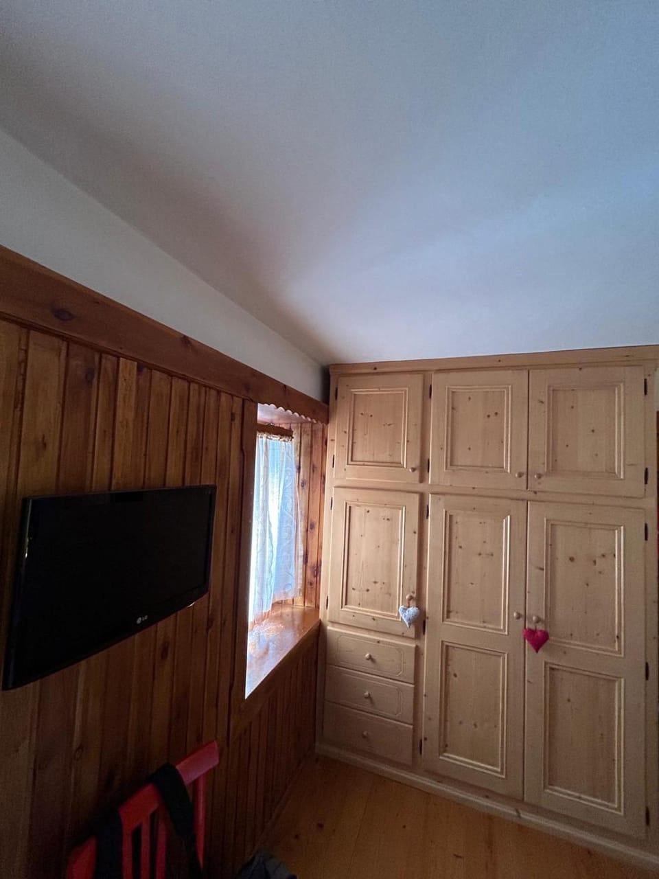 TV and multimedia, wardrobe