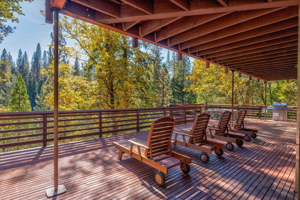 River's Edge w/ BBQ, Wifi, Firepit House in Sierra Nevada