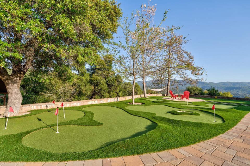 Vista Haven with stunning views/hot tub/mini golf House in Oakhurst