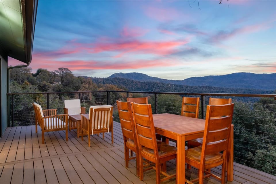 Vista Haven with stunning views/hot tub/mini golf House in Oakhurst