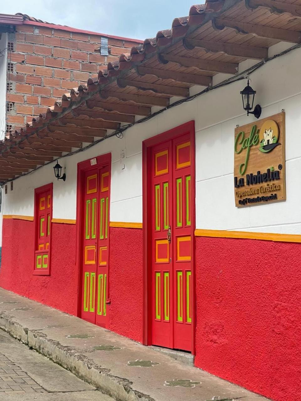 Facade/entrance