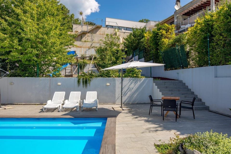 Garden, Swimming pool, sunbed