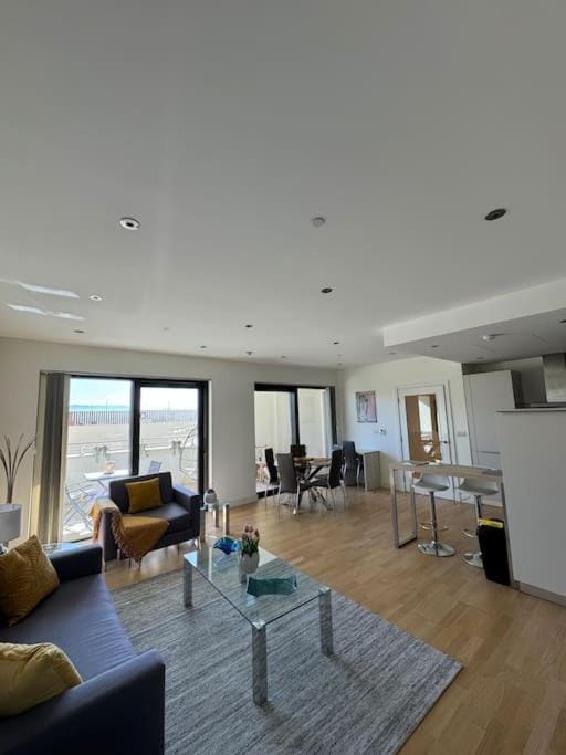 VV - Luxury 1 bed with Pool & Sea Views Apartment in Gibraltar