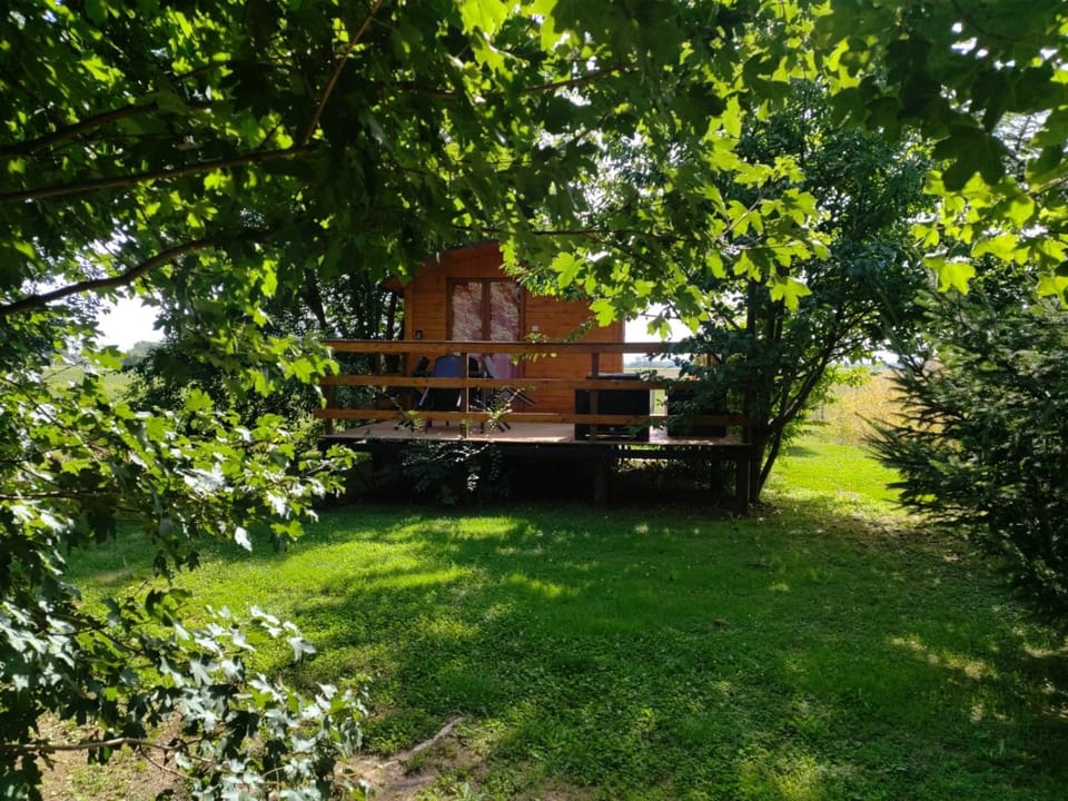 Charmante roulotte Country House in Jura
