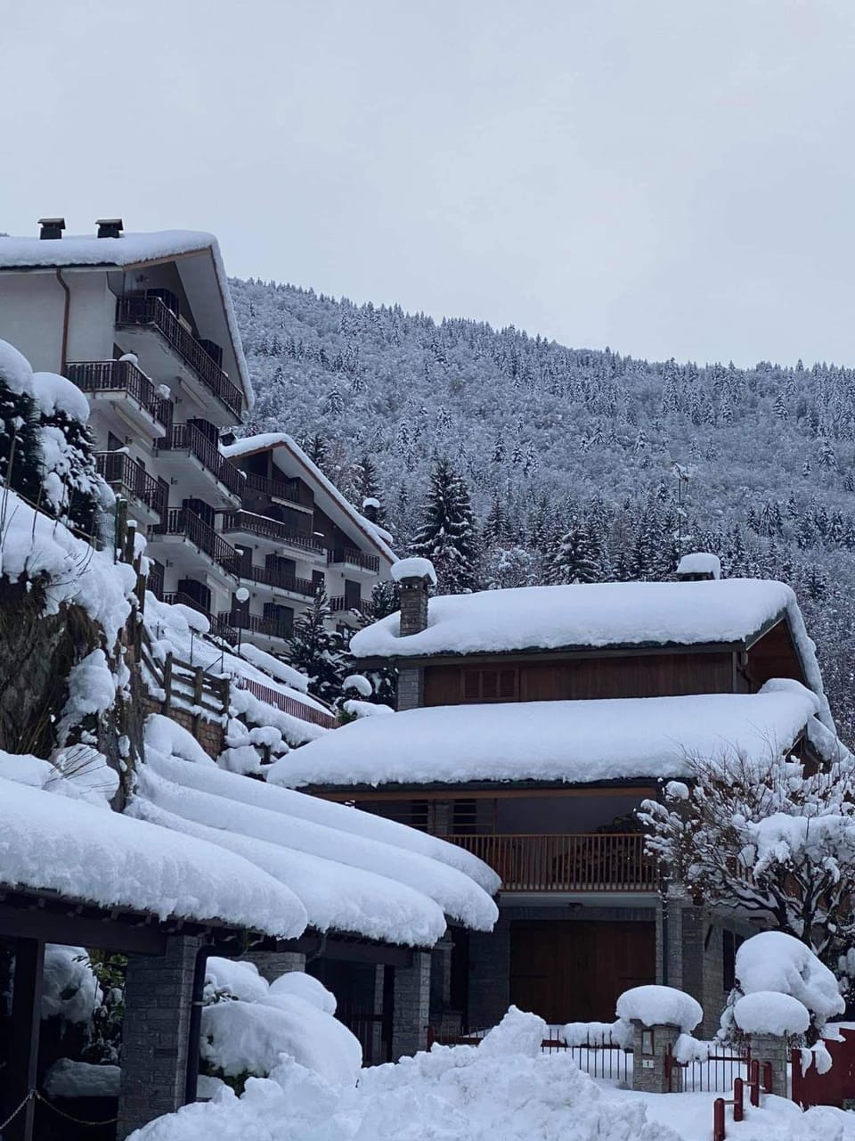 Property building, Day, Natural landscape, Winter, Mountain view