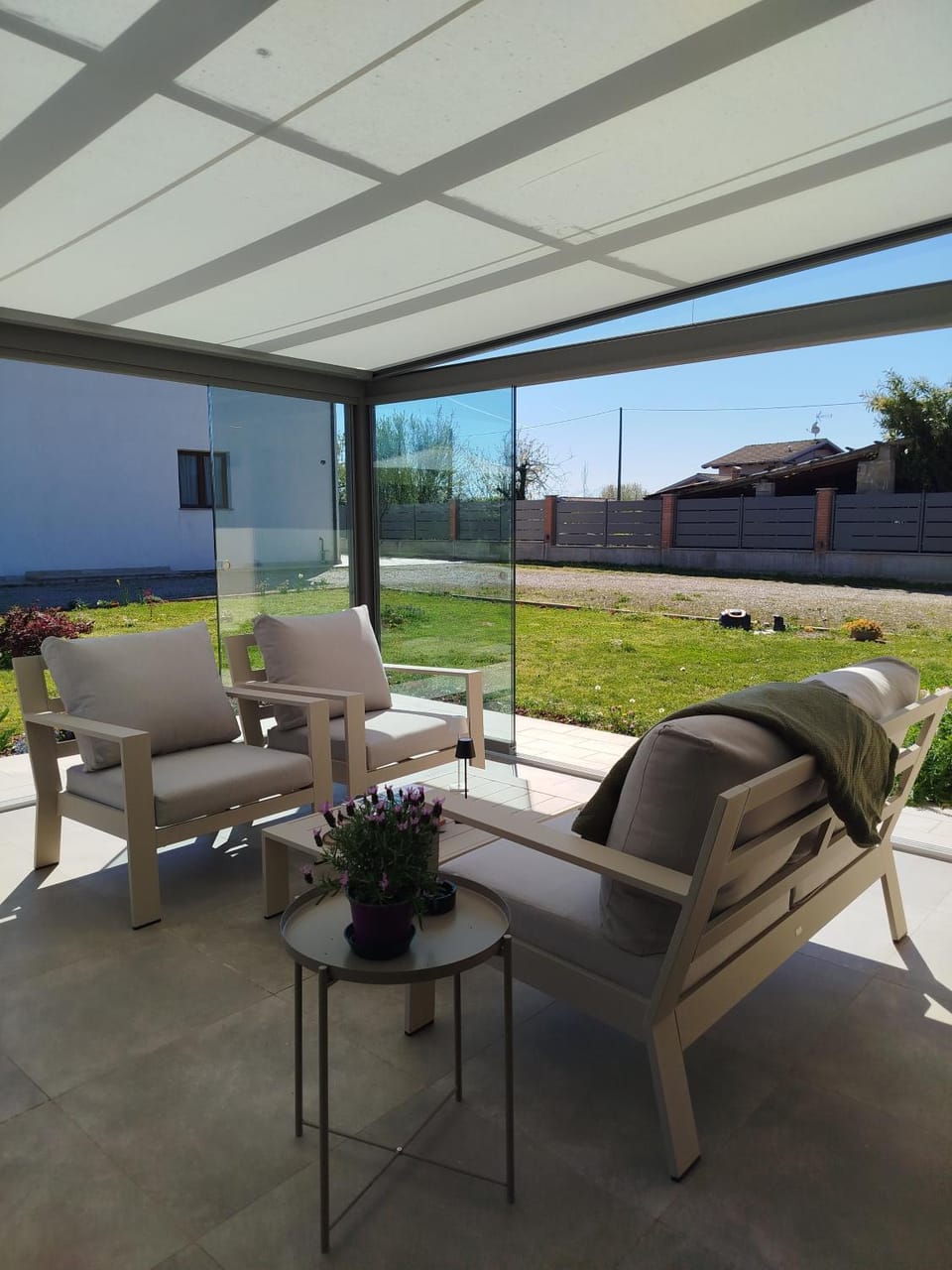 Patio, Day, Living room