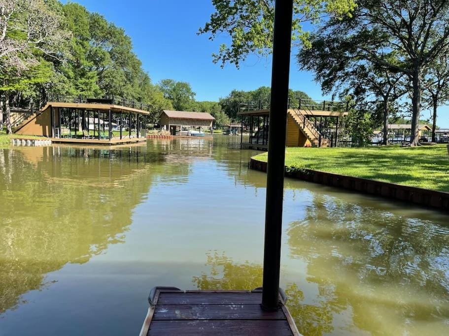 SERENITY Lakehouse House in Payne Springs