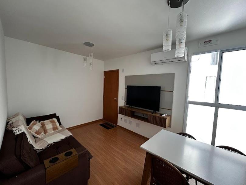 Communal lounge/ TV room, TV and multimedia, Living room, Seating area, air conditioner