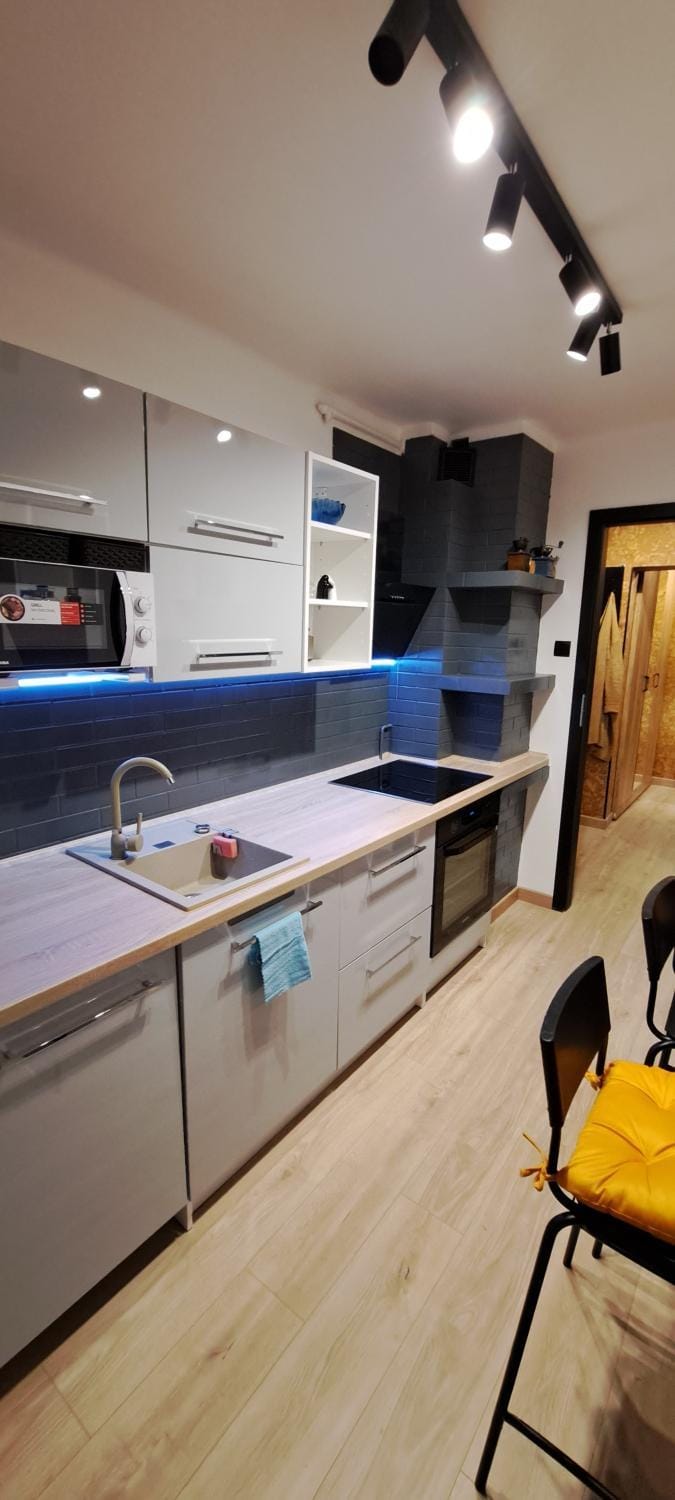 Kitchen or kitchenette, Breakfast, microwave, oven, stove, kitchen