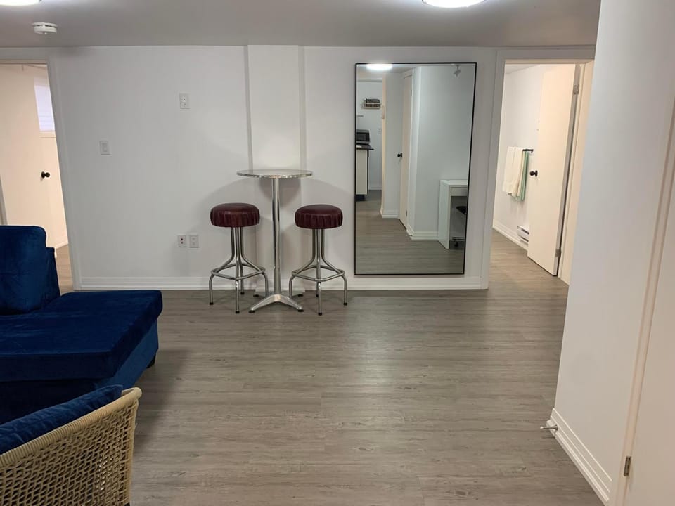 Seating area, Dining area