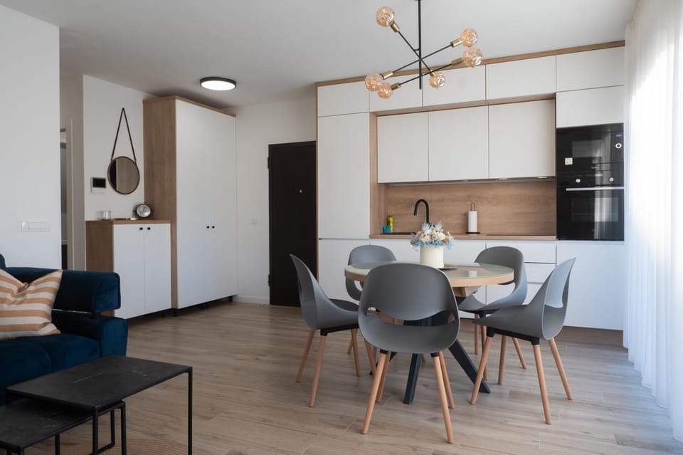 Kitchen or kitchenette, Living room, Seating area, Dining area, minibar, oven, stove