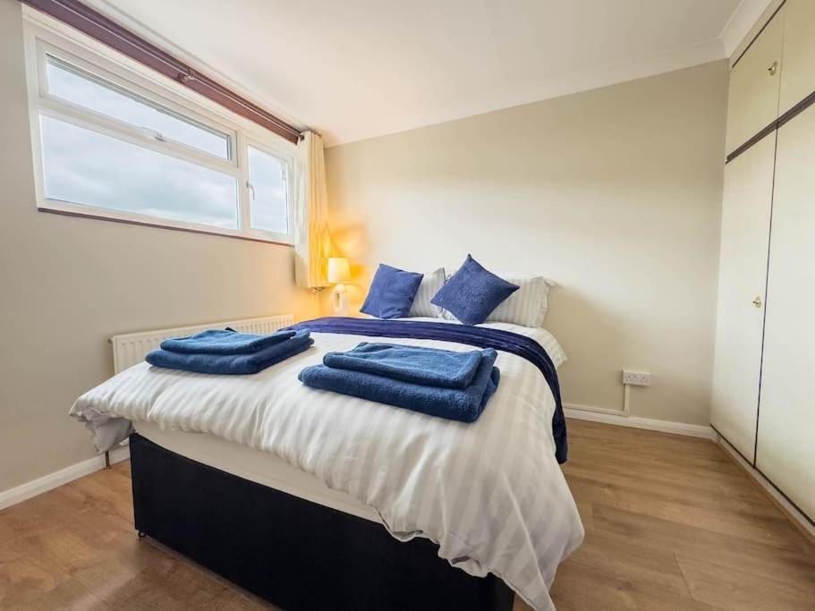 Bed, Bedroom, wardrobe