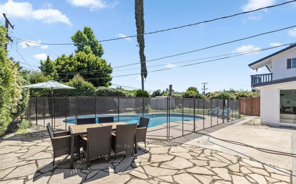 Pool view, Swimming pool