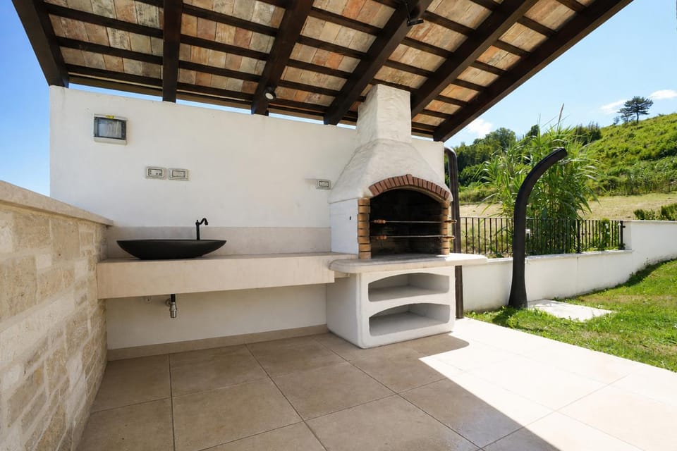 Shower, BBQ facilities, fireplace