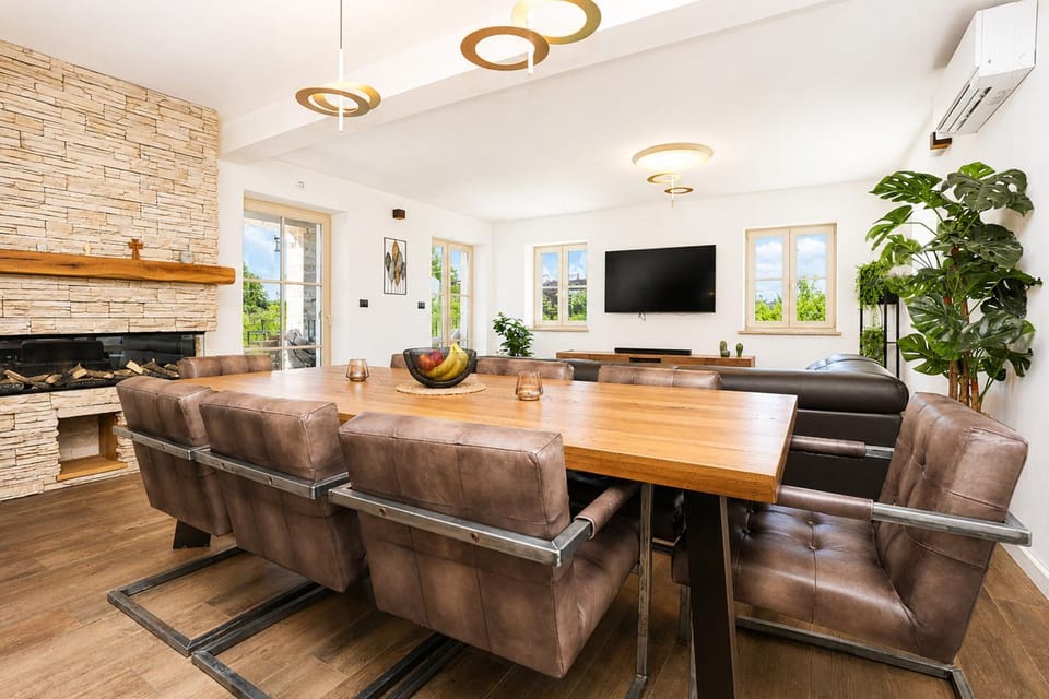 TV and multimedia, Living room, Dining area