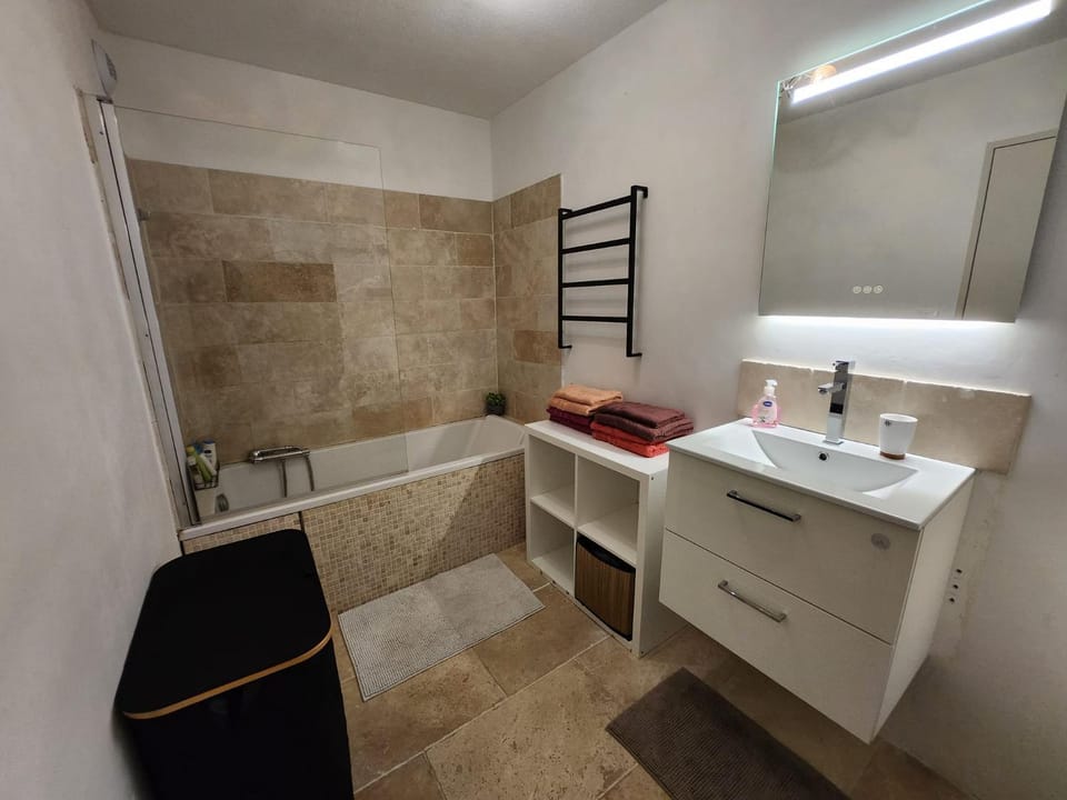 Shower, Bathroom, Bath, storage, towels