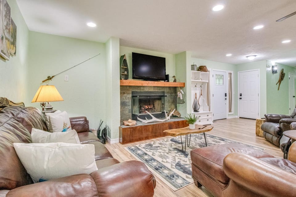 Cotter Home with Deck about 1 Mi to Big Spring Park! House in Cotter