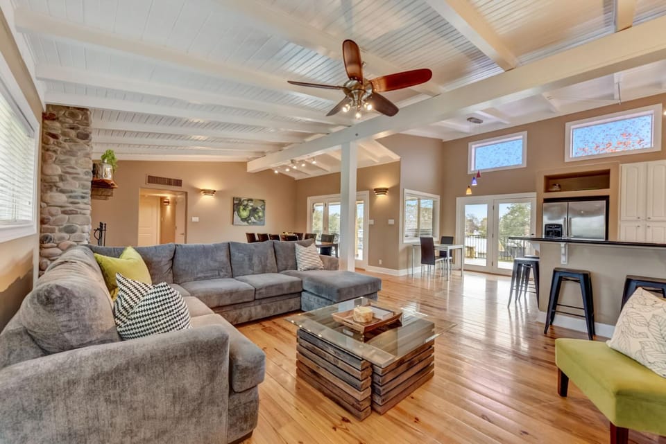 LBJ Lake Home - Private Cove - Lake Toys - Boat Slip House in Granite Shoals