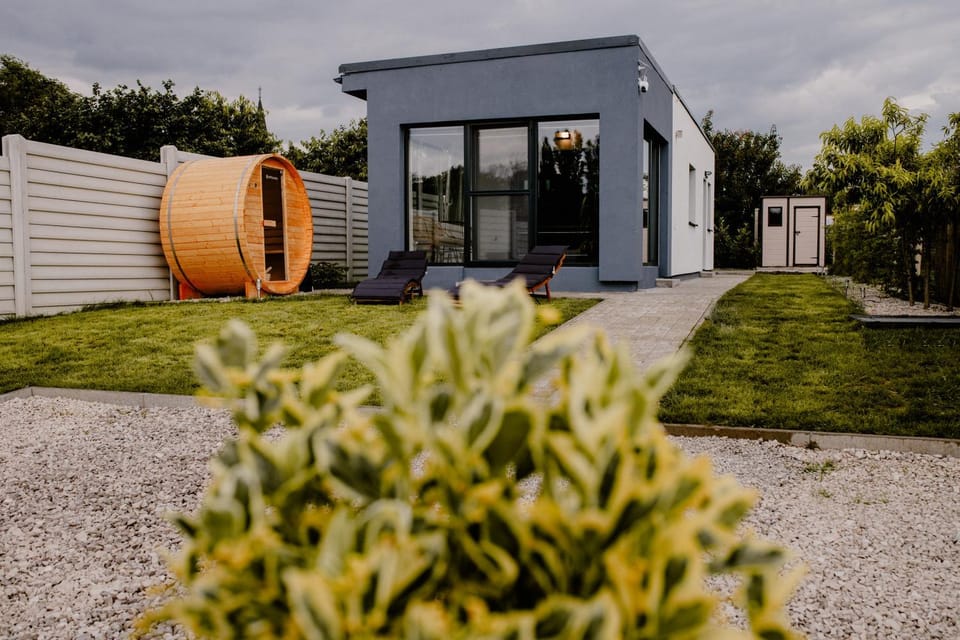 Property building, Day, Garden, Garden view