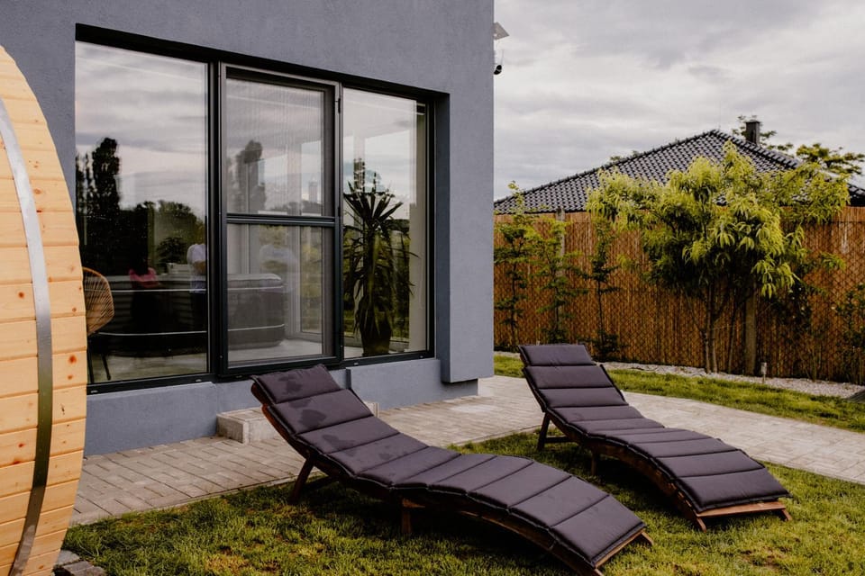 Patio, Seating area, sunbed