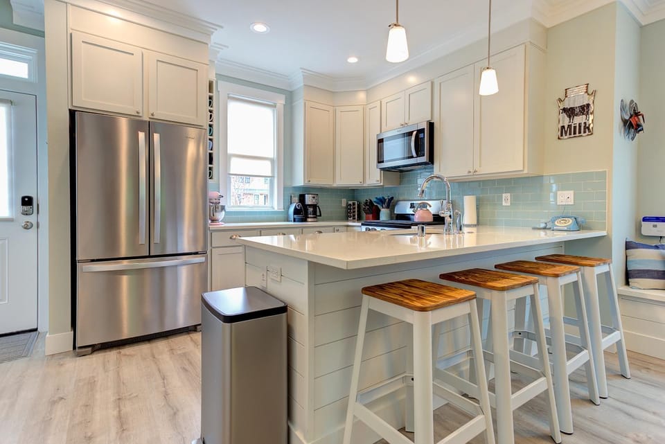 Kitchen or kitchenette, Dining area, dishwasher, pet friendly, stove