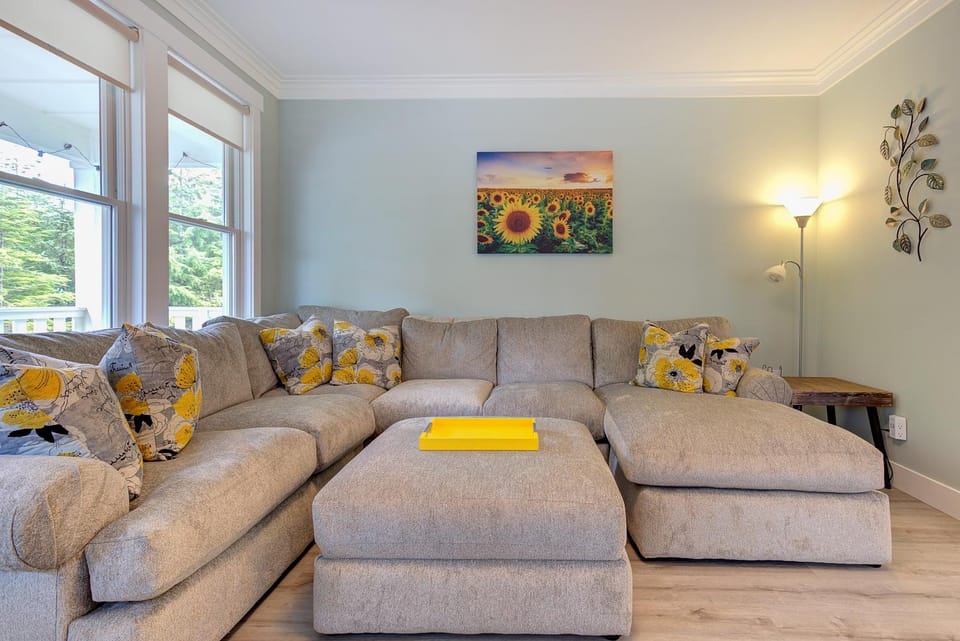 Living room, Seating area