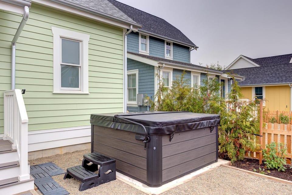 Property building, Day, Hot Tub